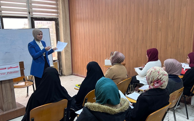 كلية التربية الاساسية تنظم جولة ارشادية في القاعات الدراسية 